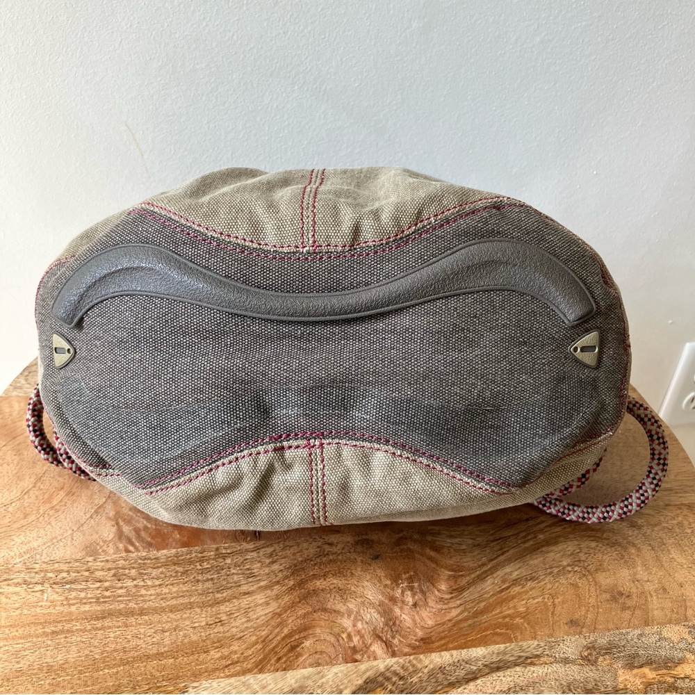 Keen | Canvas Drawstring Slouch Shoulder Bag - Picture 4 of 8